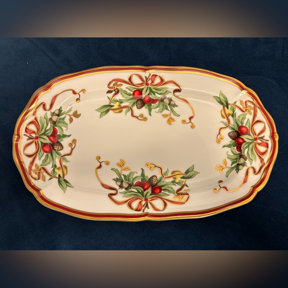 🌹Tiffany & Co. Oval Holiday Porcelain 12” Christmas Sandwich Platter